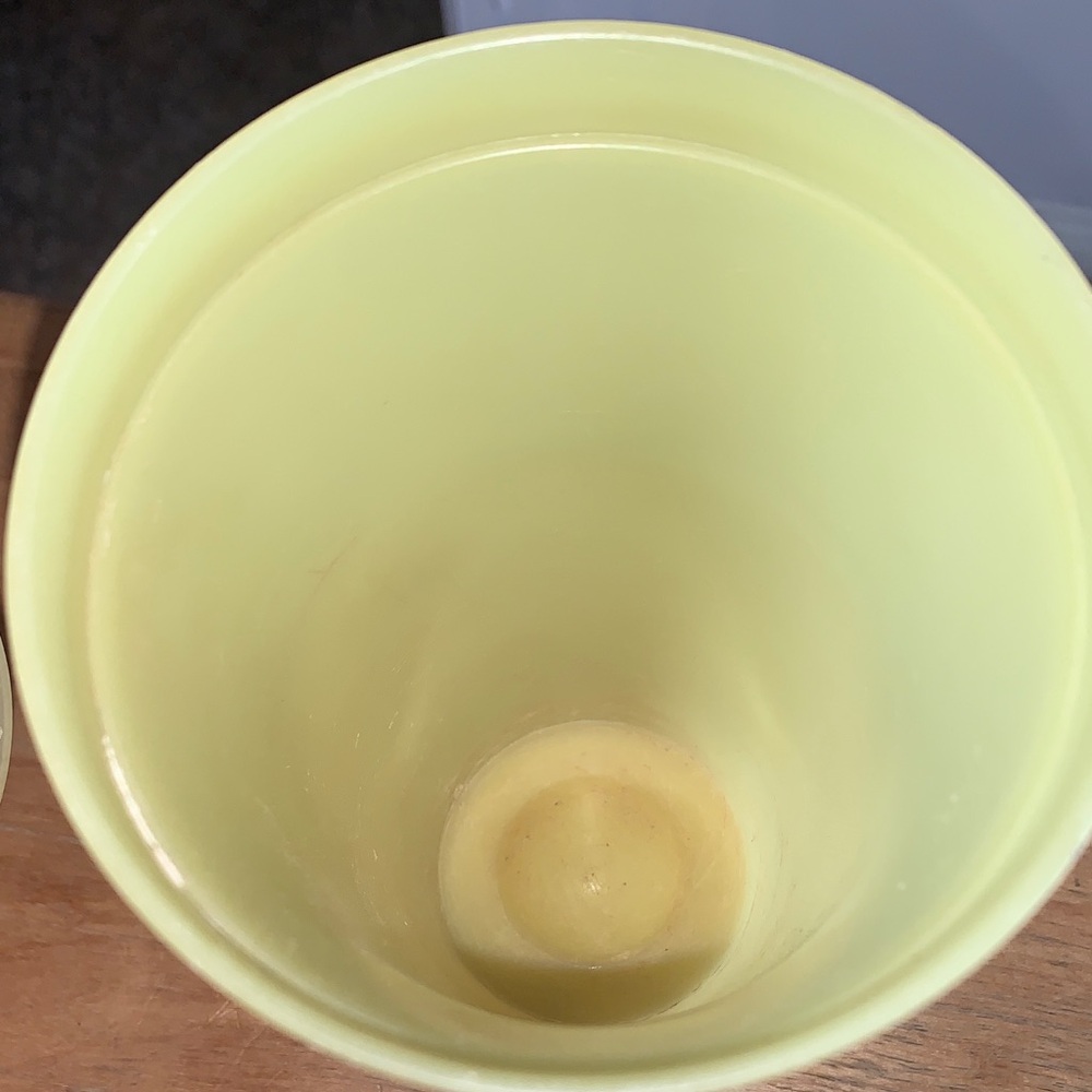 Tupperware Yellow Shaker - Picture 6 of 6